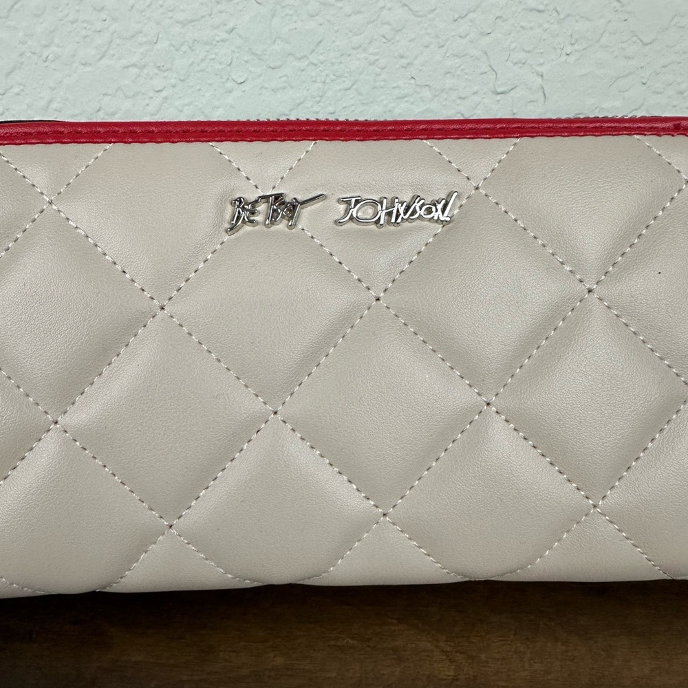 Betsey Johnson Wristlet Wallet XOWEB Bone Striped Quilted Zippered - Picture 5 of 8